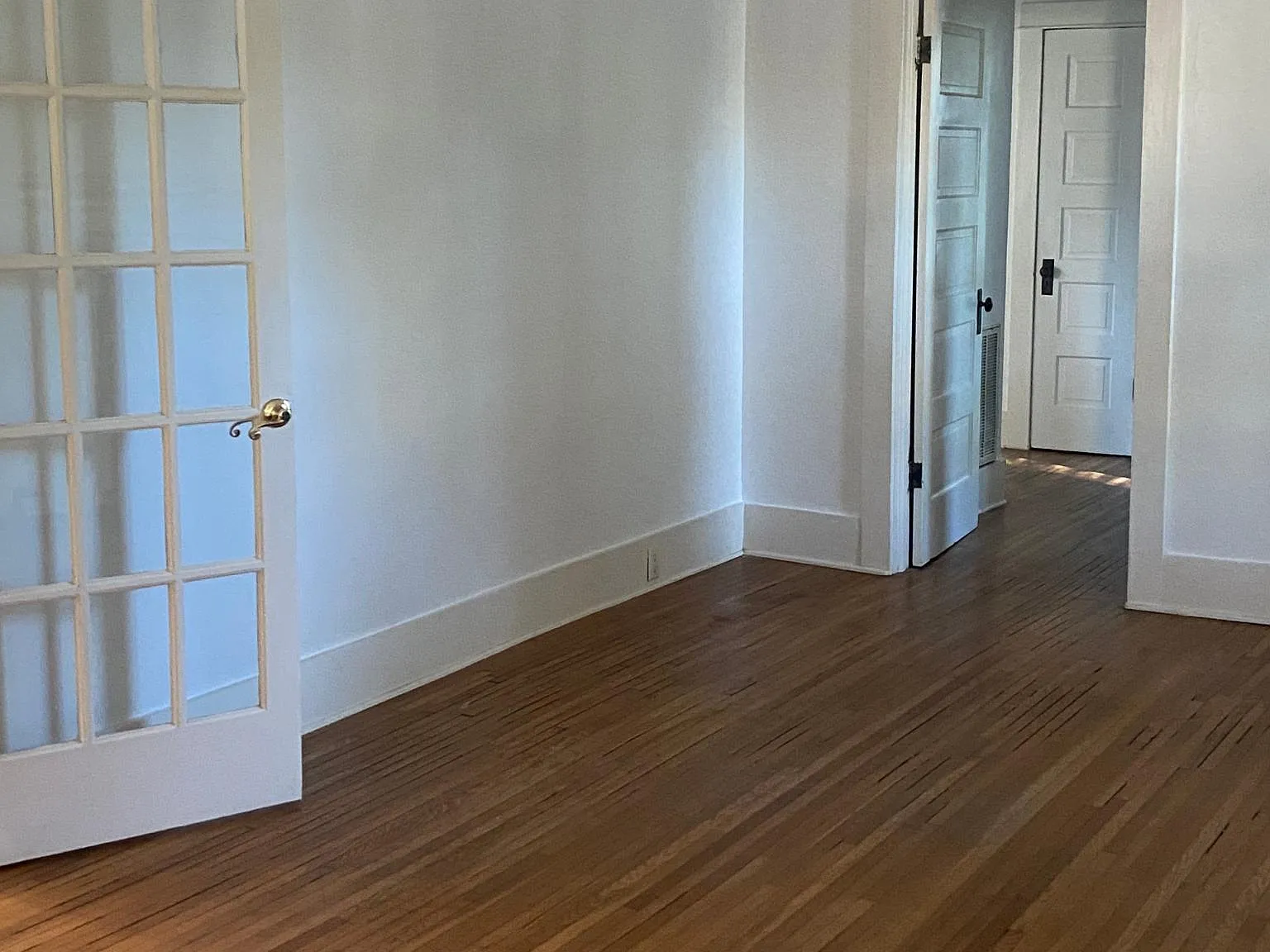 443 Locust Ave SE — Photo 3
