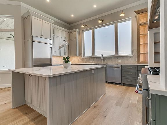 3rd image of 14817 Saint Pierre Dr