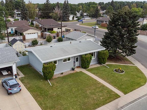2nd image of 1102 SE Lakeview Dr S