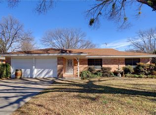 4001 Willow Bend Rd, Benbrook, TX 76116