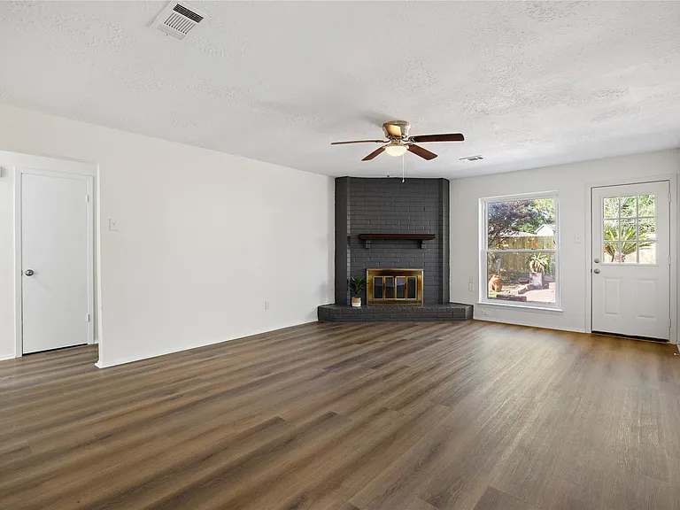 8343 Carriage Creek Dr — Photo 4