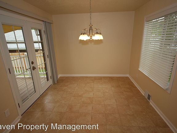 5th image of 280 10th Ave N