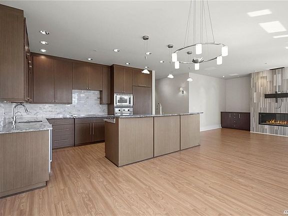 5th image of 744 Harvard Ave E #101