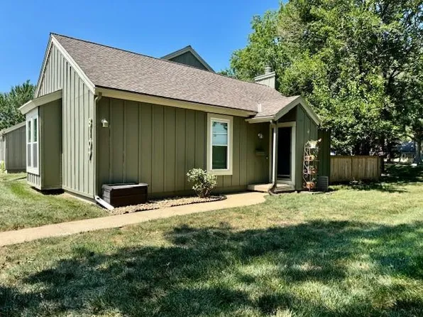 8107 Halsey St, Lenexa, KS 66215