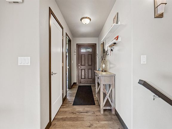 4th image of 616 Dakota Ave