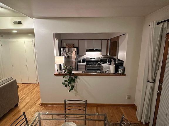 2nd image of 704 Bellefonte St APT 2