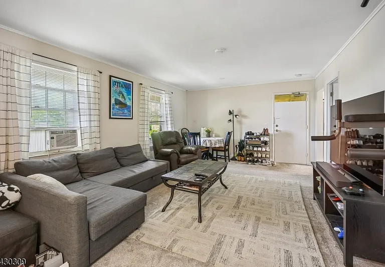 390 Morris Ave #8 — Photo 3