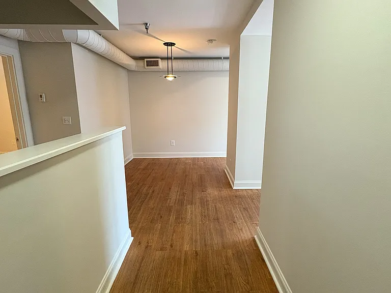 198 College St #2D — Photo 2