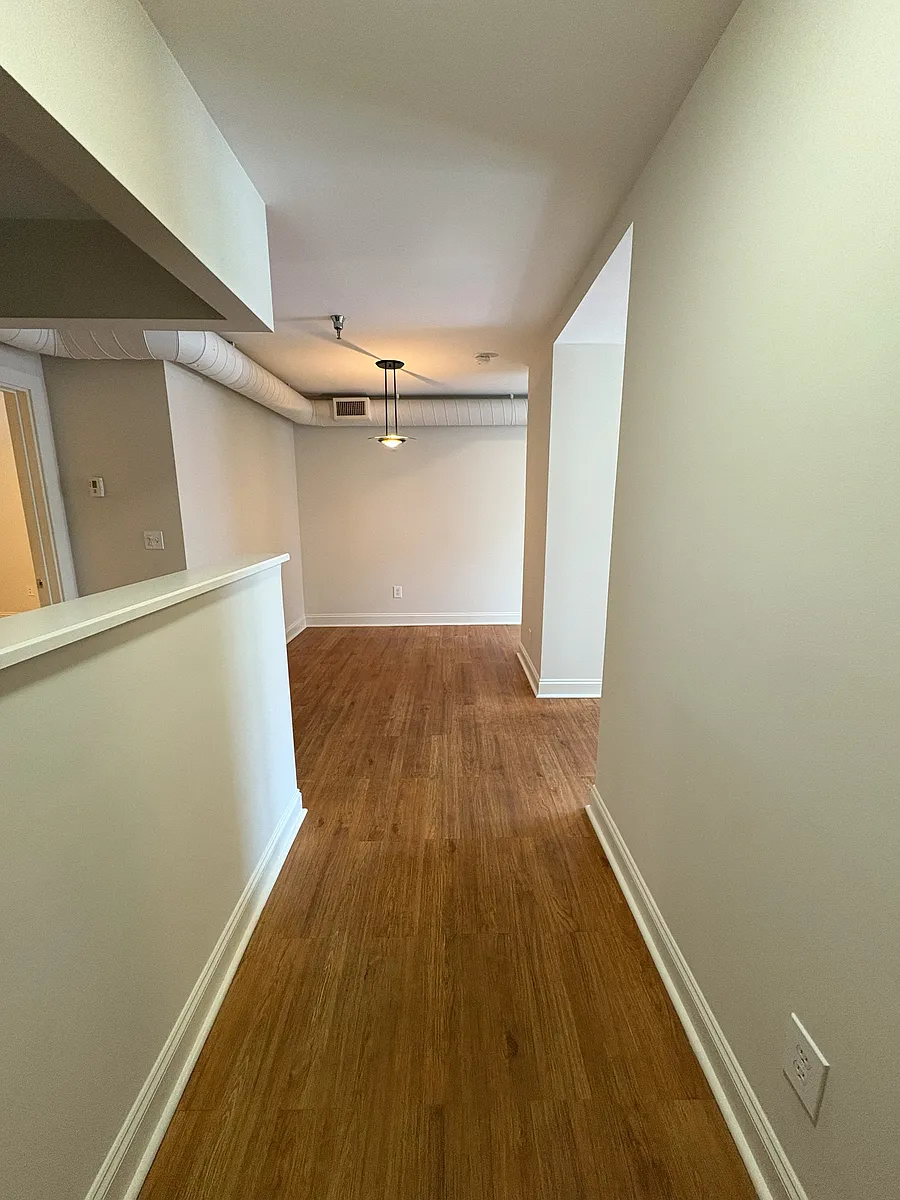 Building Photo - 198 College St #2D