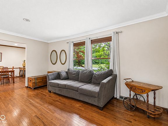 3rd image of 3020 Barnard St