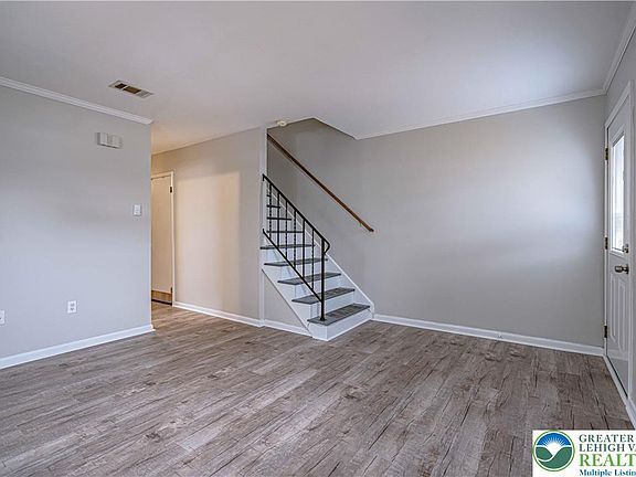 5th image of 282 Poplar St