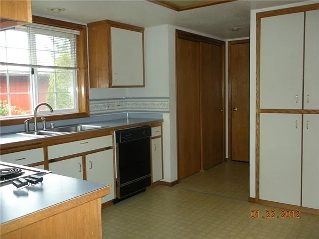 Spacious Home With Sunroom — Photo 4