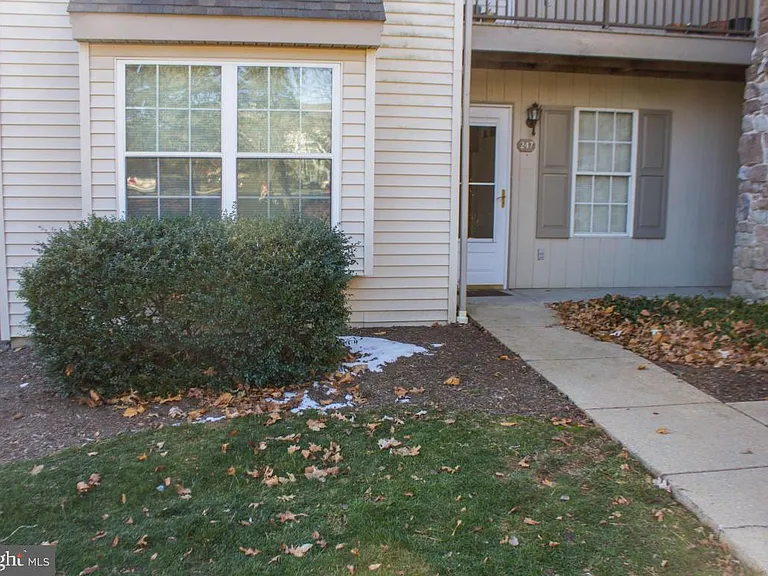 247 Greenview Dr — Photo 17