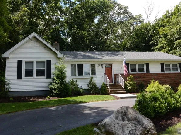 28 Oneida Ave, Oakland, NJ 07436