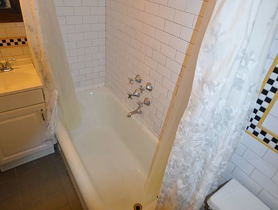 2nd image of 270 E 7th St APT 2