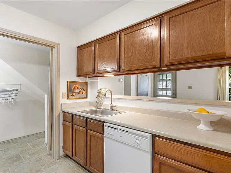 900 Taulbee Ln — Photo 13