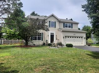 2740 Delaware Ln, Lindenhurst, IL 60046