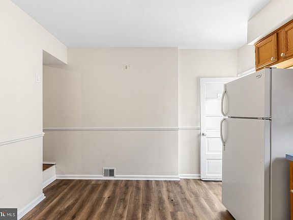 5th image of 2419 S Sartain St