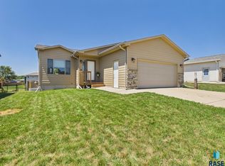 6209 N Seubert Ave, Sioux Falls, SD 57104