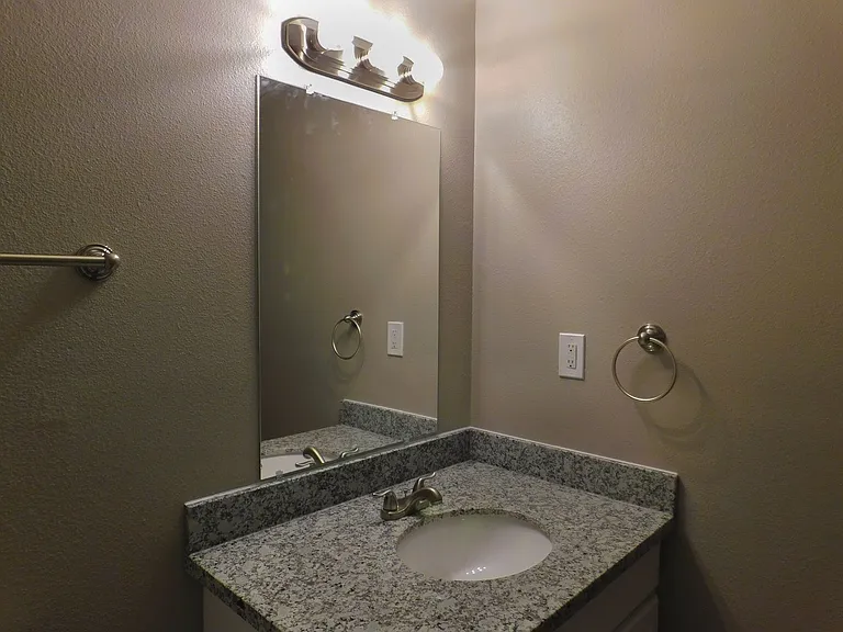 107 Varsity Dr — Photo 33