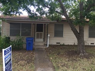 311 Poth St, Yoakum, TX 77995
