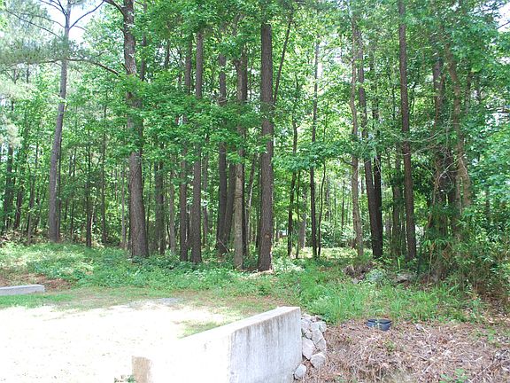 4th image of 526 Maplewood Drive NW