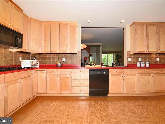 5th image of 4800 Water Park Dr Unit M