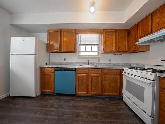 Eat-in Kitchen