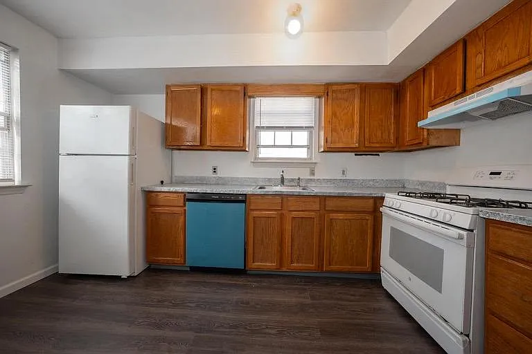 Eat-in Kitchen