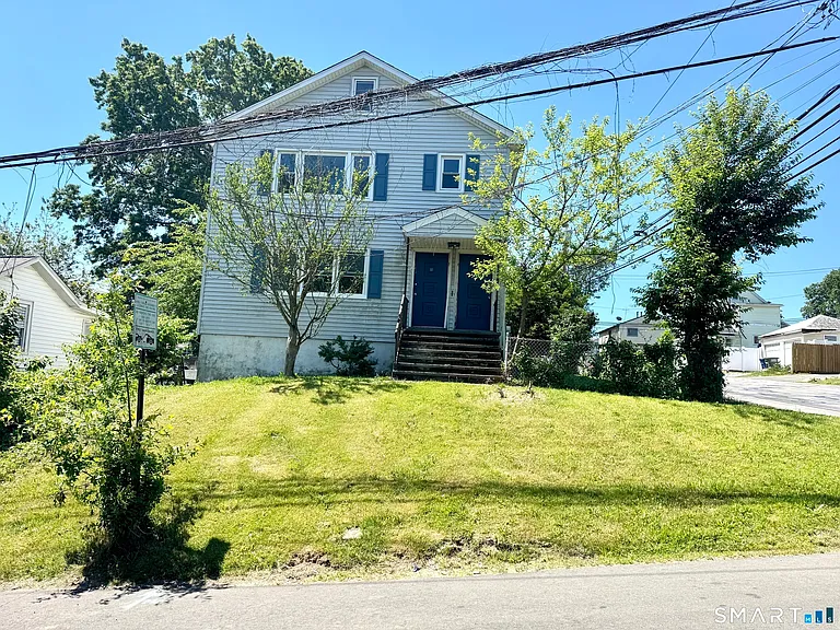 64 Velvet St — Photo 1