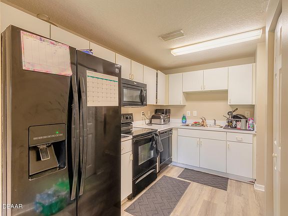 4th image of 942 15th St APT 101