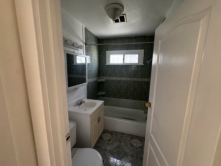 1305 W 56th St #1 — Photo 7