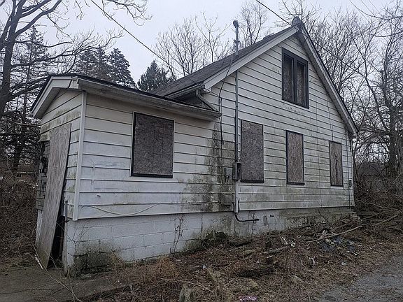 2nd image of 4240 Delaware St