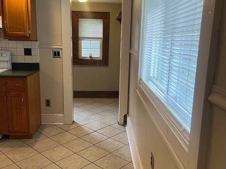 535 S Belmont Ave — Photo 9