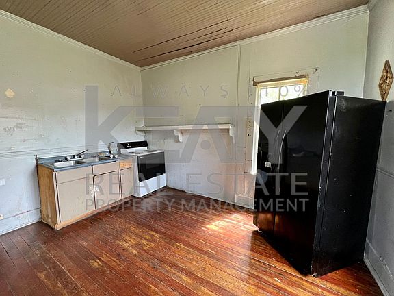 3rd image of 314 W Cotton St #A