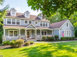 8 Coe Farm Rd, Randolph, NJ 07869