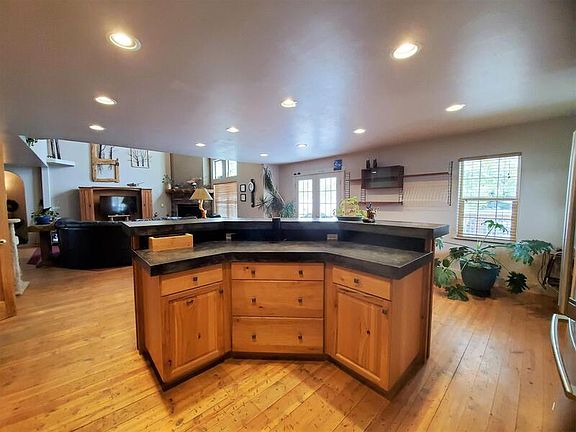 3rd image of 14 E Alexa Ct