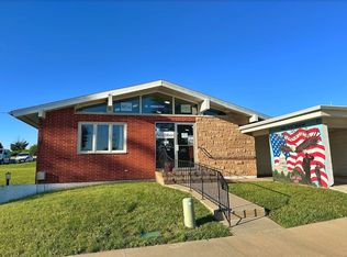 98 E Willman St, Hiawatha, IA 52233