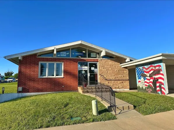98 E Willman St, Hiawatha, IA 52233