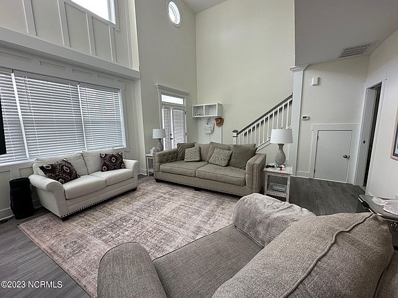 4th image of 4740 Siddons Dr