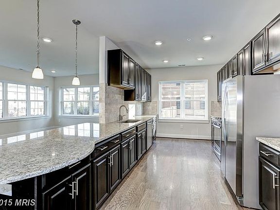 5th image of 2905 Bleeker St Unit 105