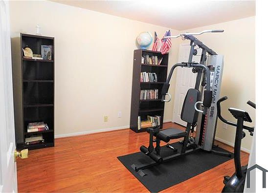 5th image of 4923 Fair Oak Dale Ln
