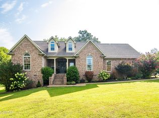 458 Valley Dr, Lexington, TN 38351