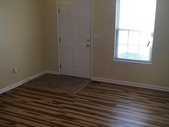 3rd image of 710 Cobbler Ln W