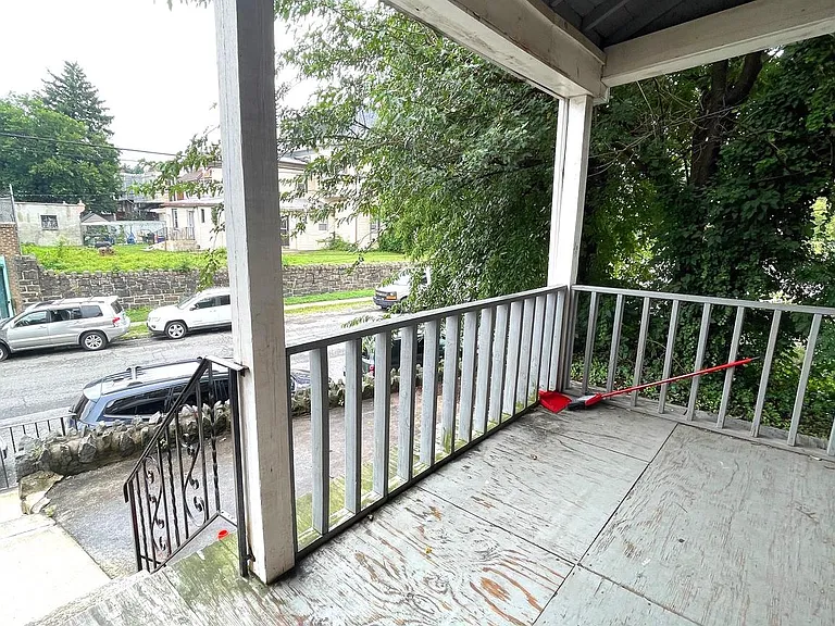 110 W Tabor Rd — Photo 3