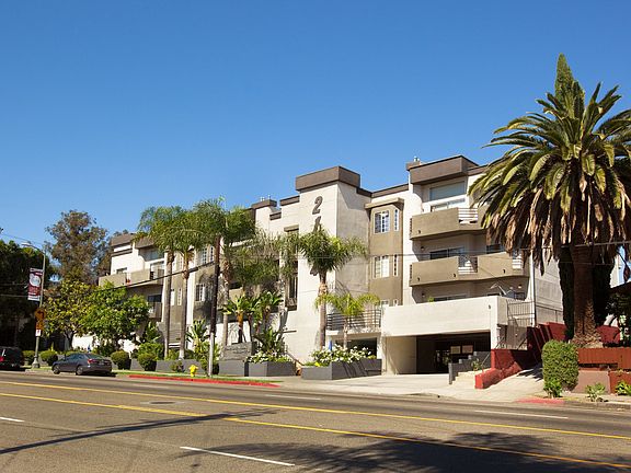 2nd image of 2104 N Cahuenga Blvd #306