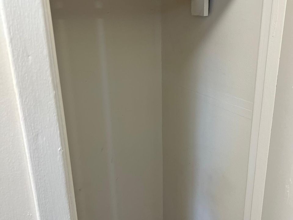1st image of 81 Furness Pl Floor 1