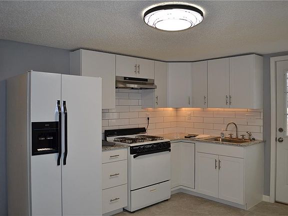 3rd image of 306 S Napier Ave