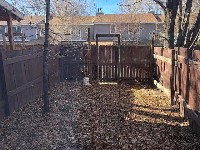 1050 E 7th St — Photo 10