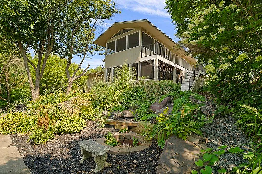 5 bed, 2813 sqft, $5,500 — Photo 2